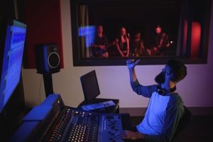 Arreglo y Composición Musical.